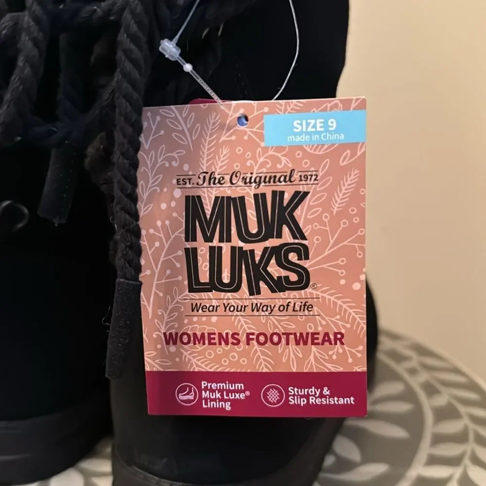Muk Luks Ziggy Suede Boots Size 9 NWT Back Lace Up